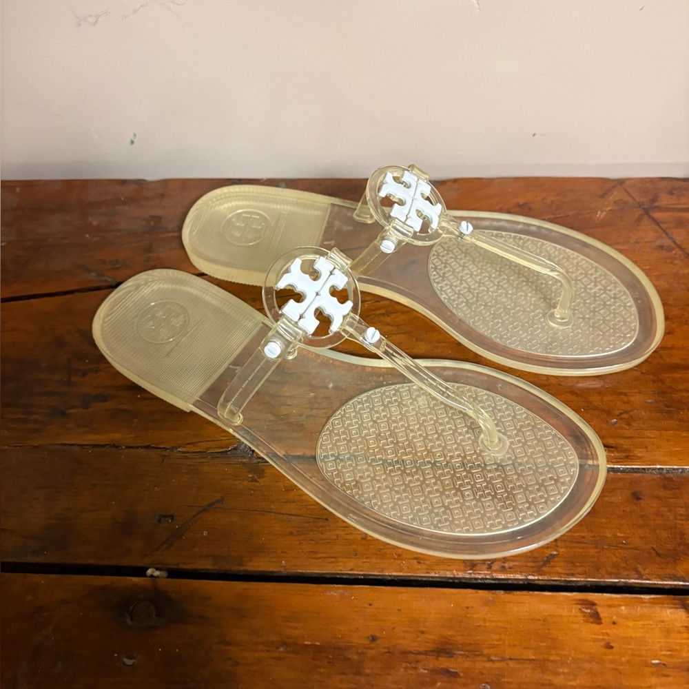 Tory Burch Jelly Logo Thong Sandals in Pale Yellow Size 7 - Picture 7 of 8